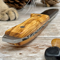 
              Bushcraft Knife / Olive Handle / N690 Blade / Leather Sheath / Ferro Rod
            